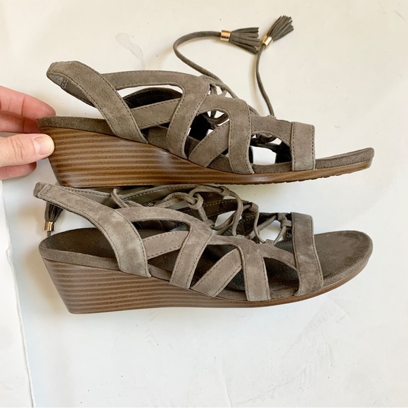Vionic Kalie Comfort Suede Wedges Sandals Sz 8 Gray Taupe - Picture 3 of 7